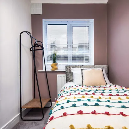 Exclusive Rates For Direct Longer Bookings - Cosy Spaces Leeds *